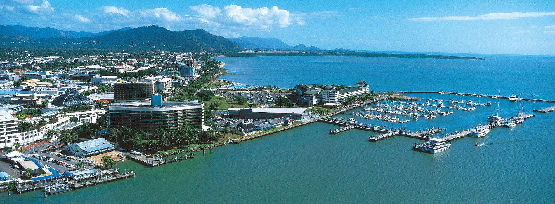 Cairns Holiday Apartments Oasis Inn Cairns Aerial