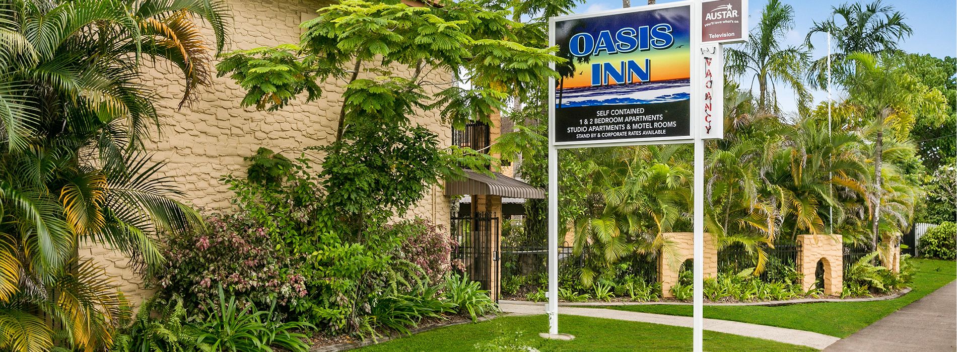 Cairns Holiday Apartments Oasis Inn Entrance